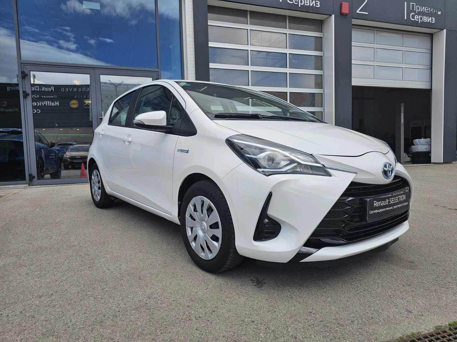 Toyota Yaris 1.5 Hybrid 75 hp - изображение 2