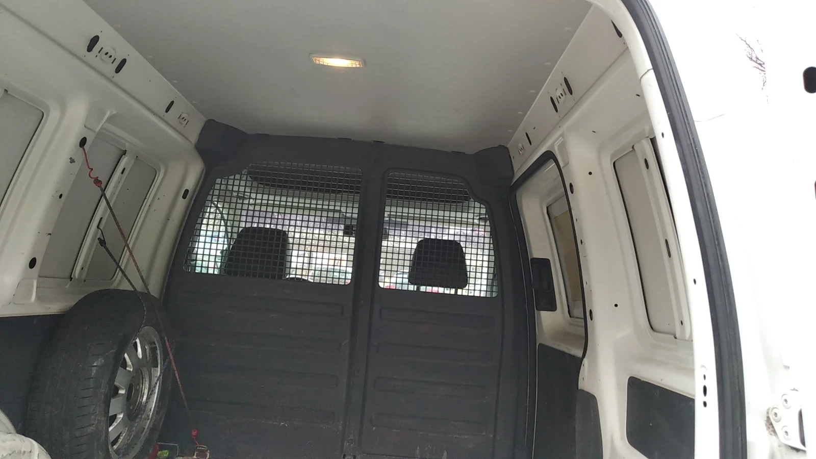 VW Caddy 1.6 Фабрична газ - изображение 8