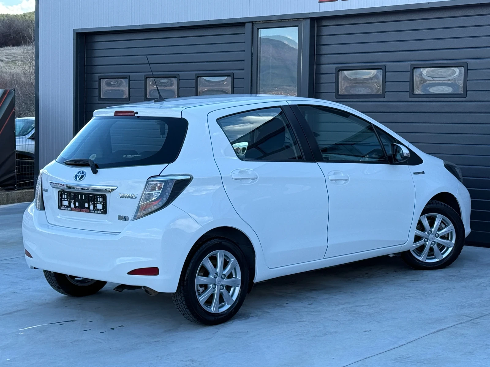 Toyota Yaris 1.5i Hybrid, LED, Автоматик, Камера, Навигация!  - изображение 6