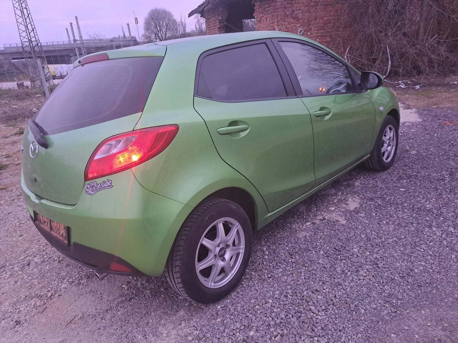 Mazda 2 1.3i ESKLUZIVE SPEZIALL, снимка 4 - Автомобили и джипове - 53804359