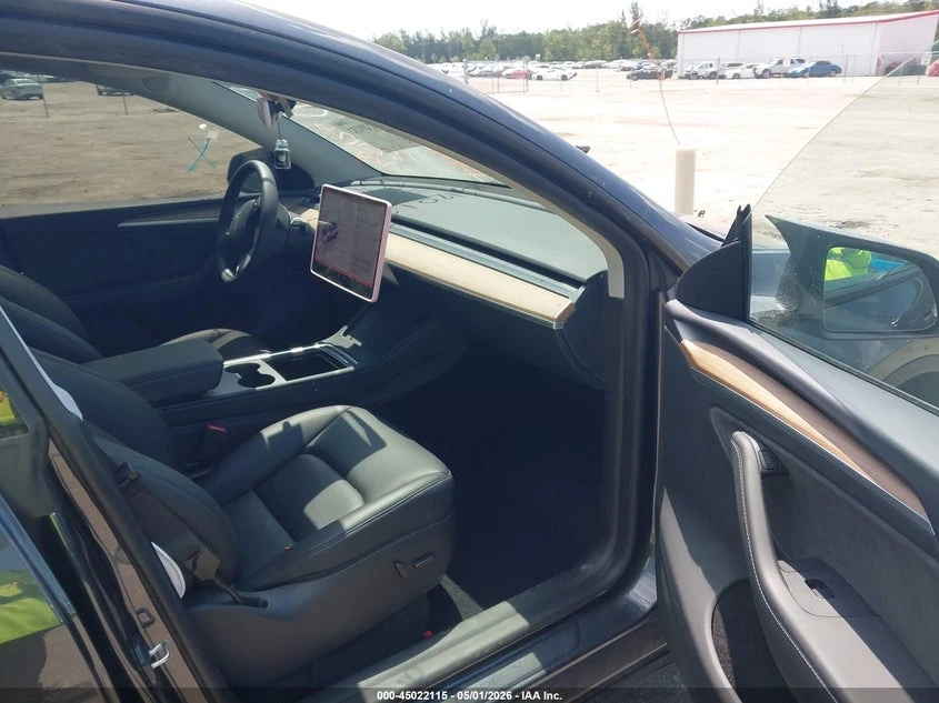 Tesla Model Y Long Range Single Motor Rear-Wheel Drive, снимка 5 - Автомобили и джипове - 54419106