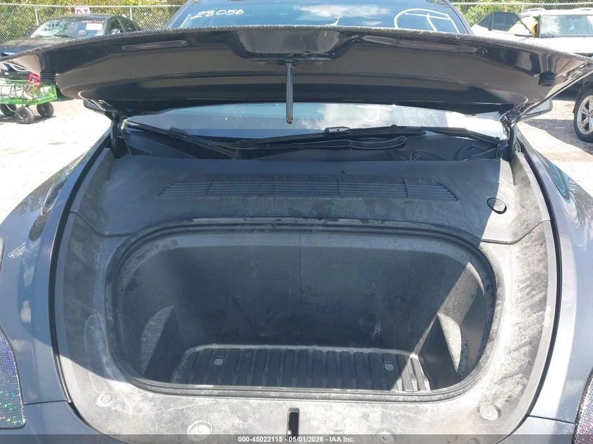 Tesla Model Y Long Range Single Motor Rear-Wheel Drive, снимка 10 - Автомобили и джипове - 54419106