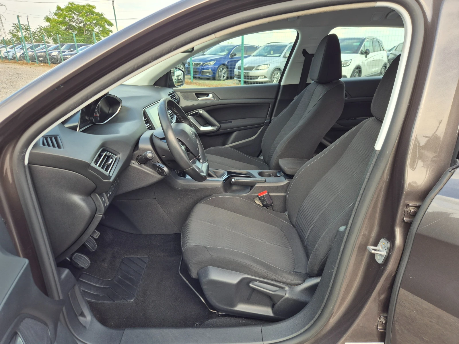 Peugeot 308 SW 1.6HDI 115кс, снимка 13 - Автомобили и джипове - 54773910