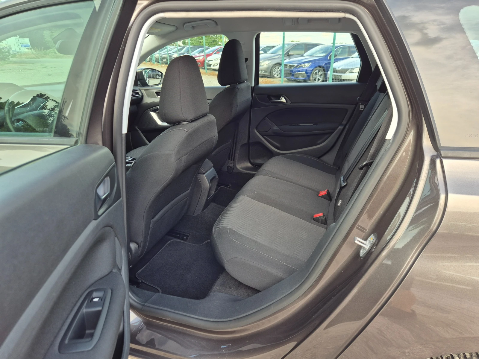 Peugeot 308 SW 1.6HDI 115кс, снимка 12 - Автомобили и джипове - 54773910