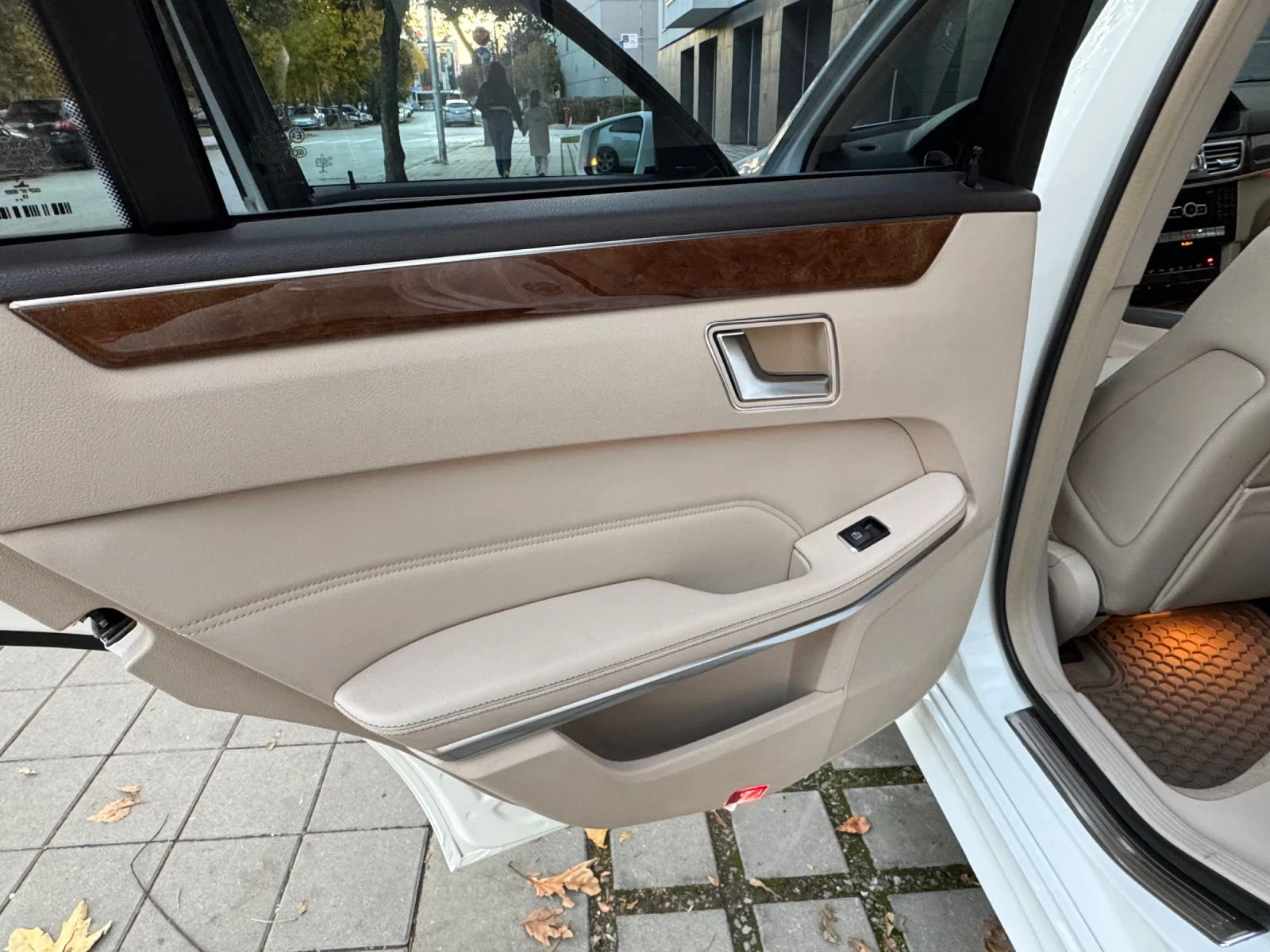 Mercedes-Benz E 350 Генерация / Напълно обслужена, снимка 10 - Автомобили и джипове - 55268118