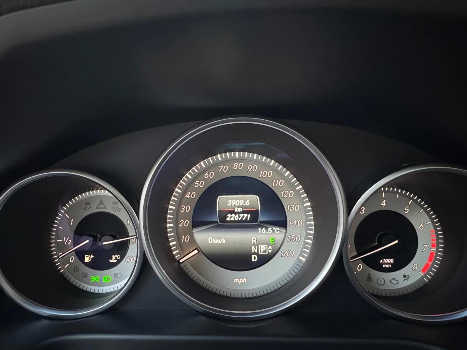 Mercedes-Benz E 350 Генерация / Напълно обслужена, снимка 7 - Автомобили и джипове - 55268118