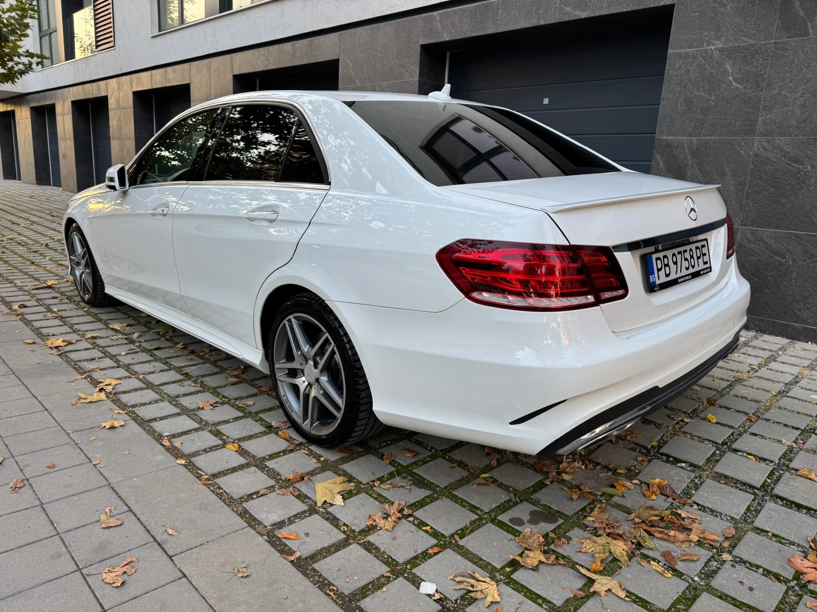 Mercedes-Benz E 350 Генерация / Напълно обслужена, снимка 4 - Автомобили и джипове - 55268118