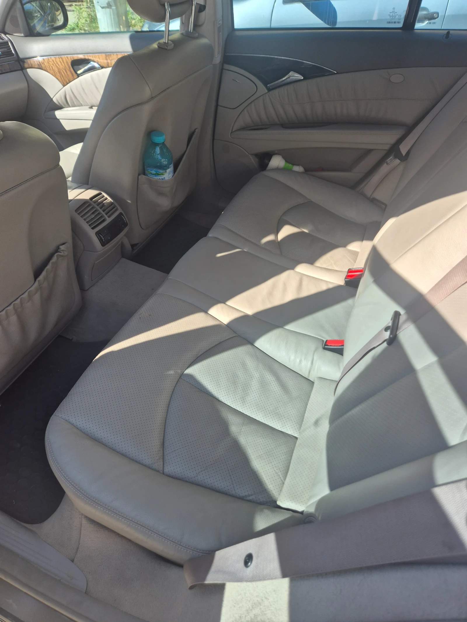 Mercedes-Benz E 220, снимка 8 - Автомобили и джипове - 55952768