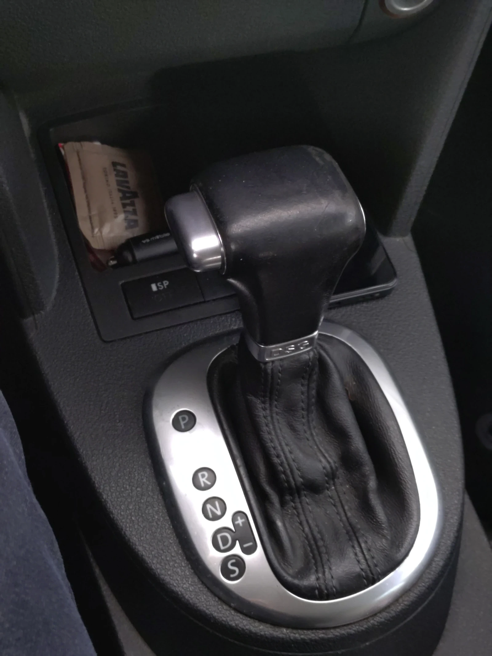 VW Touran, снимка 6 - Автомобили и джипове - 56395536