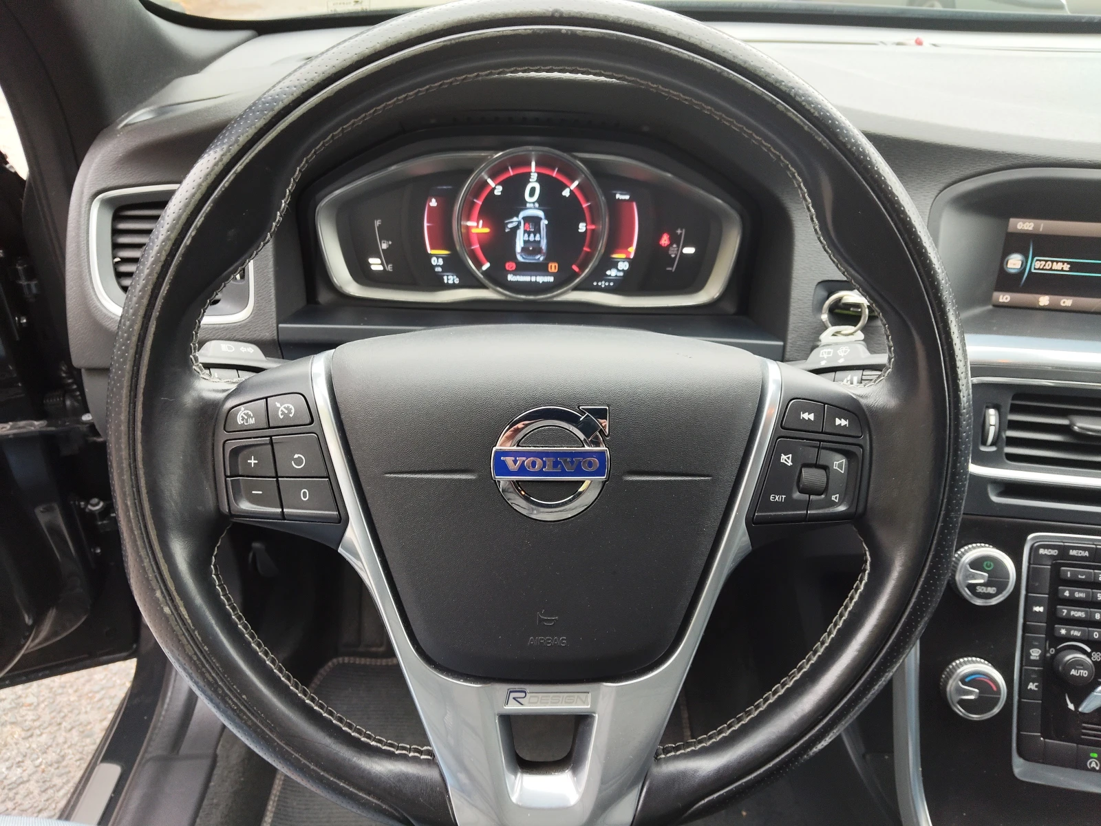 Volvo V60 2.0d R-Design UNIKAT!!!, снимка 8 - Автомобили и джипове - 56519752