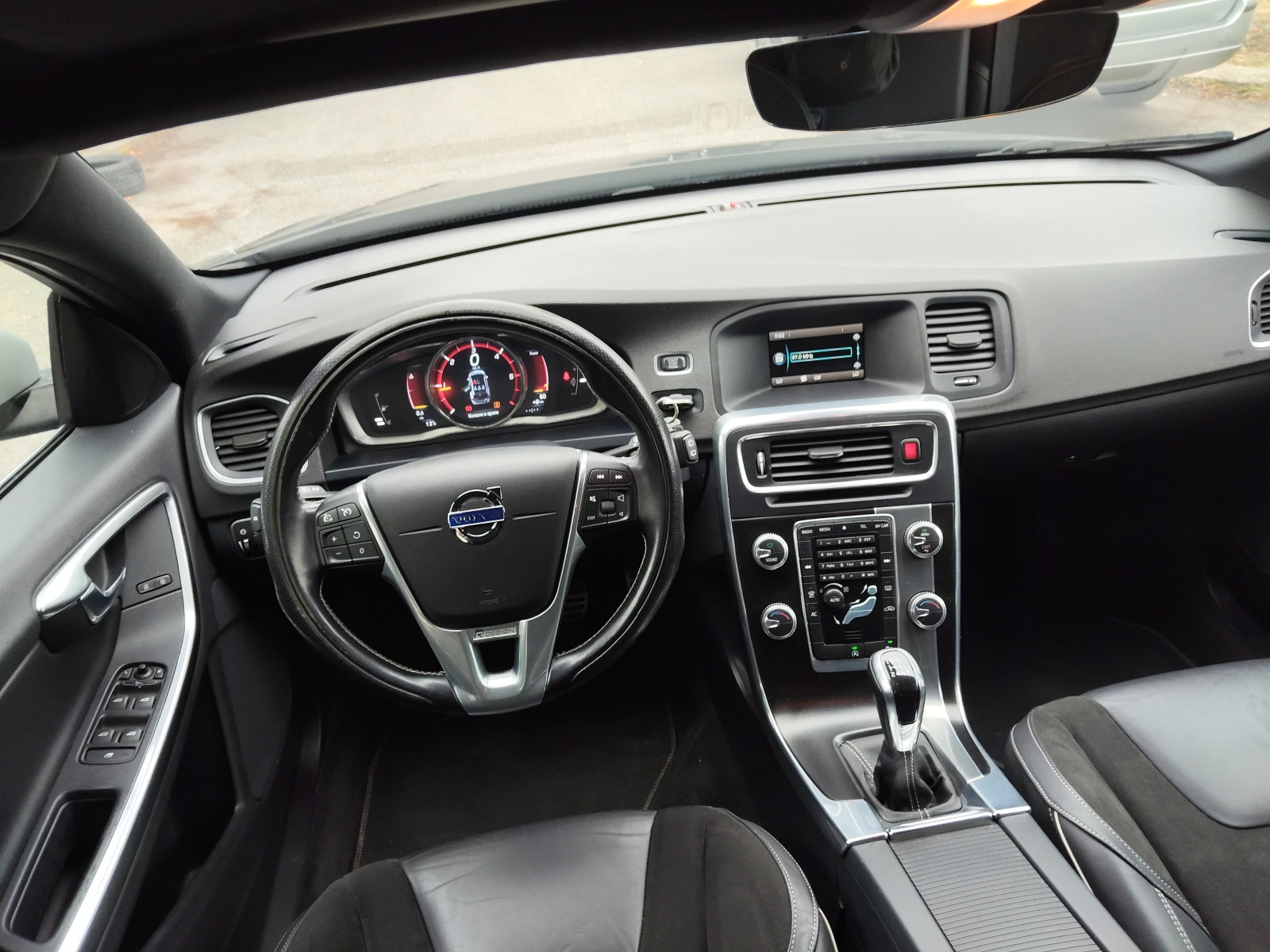 Volvo V60 2.0d R-Design UNIKAT!!!, снимка 6 - Автомобили и джипове - 56519752