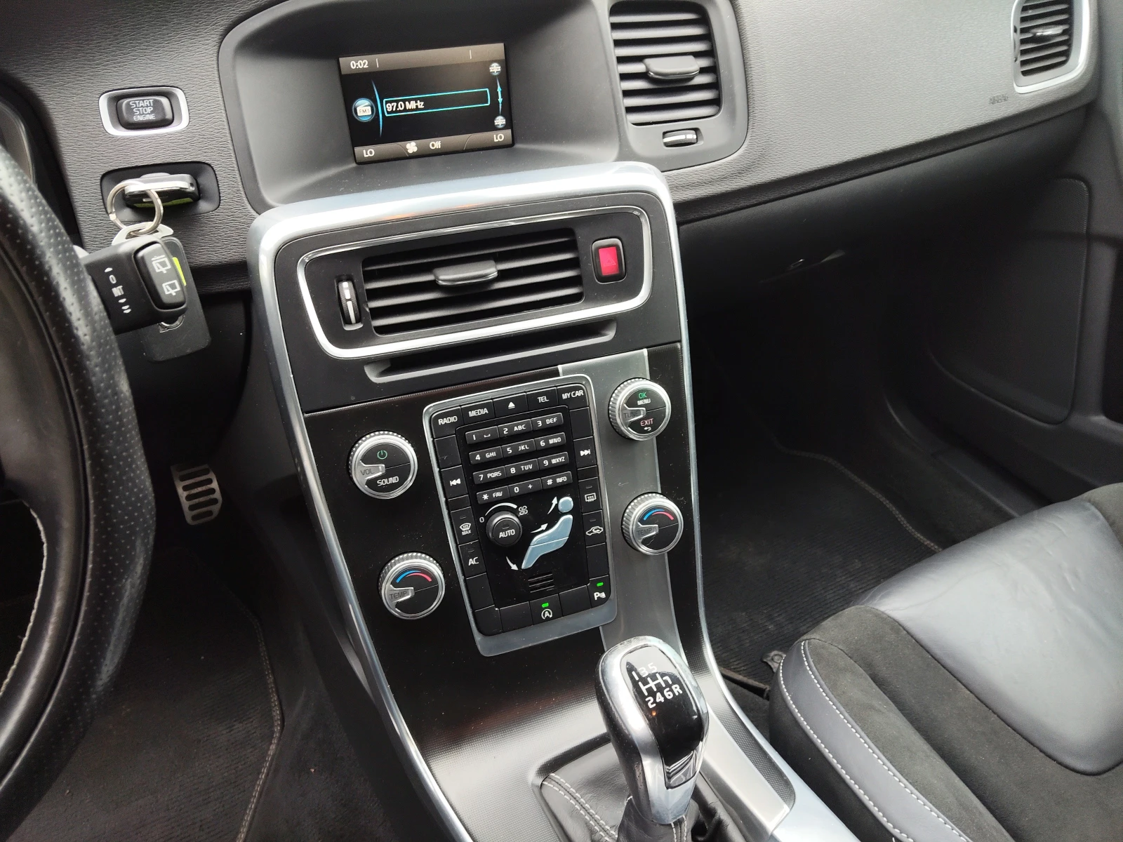 Volvo V60 2.0d R-Design UNIKAT!!!, снимка 11 - Автомобили и джипове - 56519752