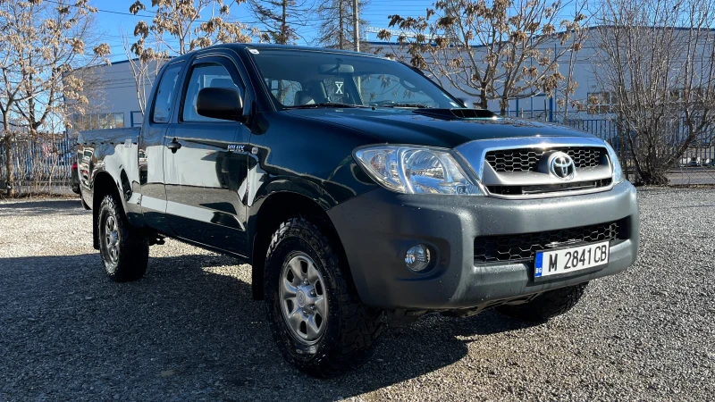 Toyota Hilux 2.5 4х4, снимка 2 - Автомобили и джипове - 48826685