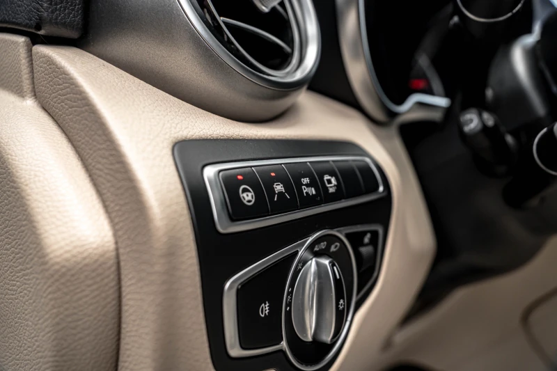 Mercedes-Benz GLC 300 4MATIC* DISTRONIC* LANE-ASSIST* 360CAM* HEATED SEA, снимка 9 - Автомобили и джипове - 52774883