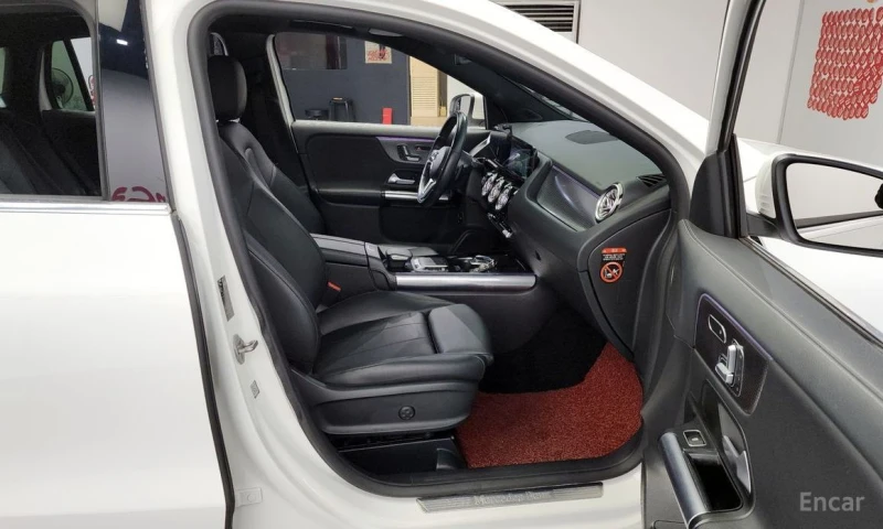 Mercedes-Benz GLA 220, снимка 11 - Автомобили и джипове - 52992818