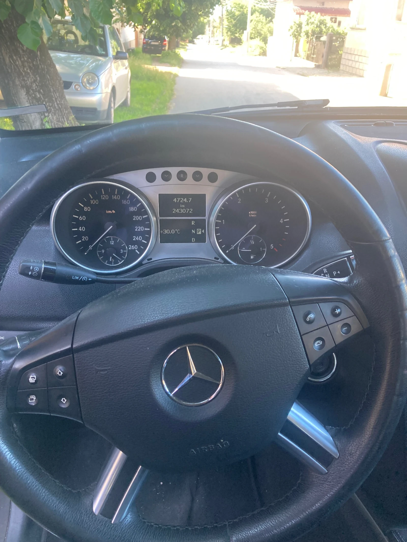 Mercedes-Benz ML 300  - изображение 7
