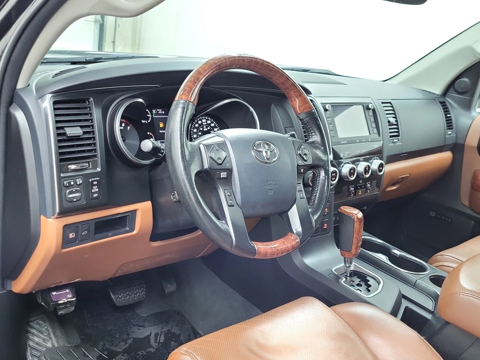 Toyota Sequoia * * PLATINUM* * AWD* * CARFAX* * TOP* *  - изображение 9