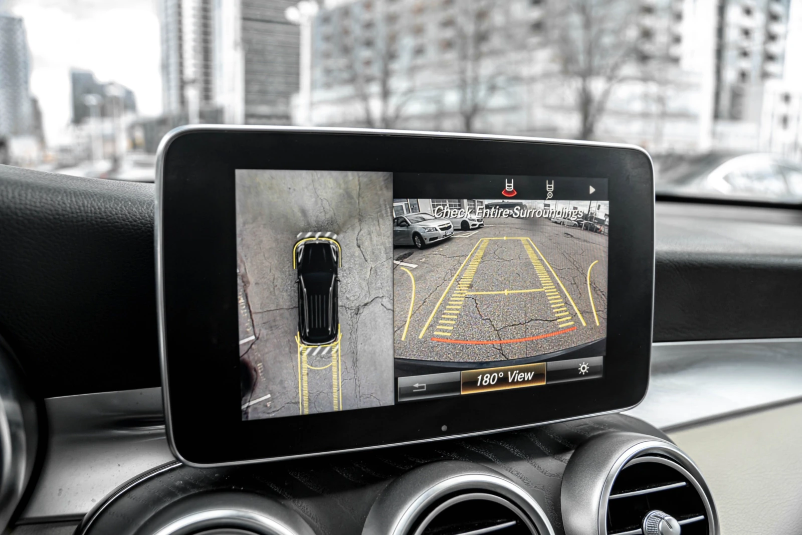 Mercedes-Benz GLC 300 4MATIC* DISTRONIC* LANE-ASSIST* 360CAM* HEATED SEA - изображение 10