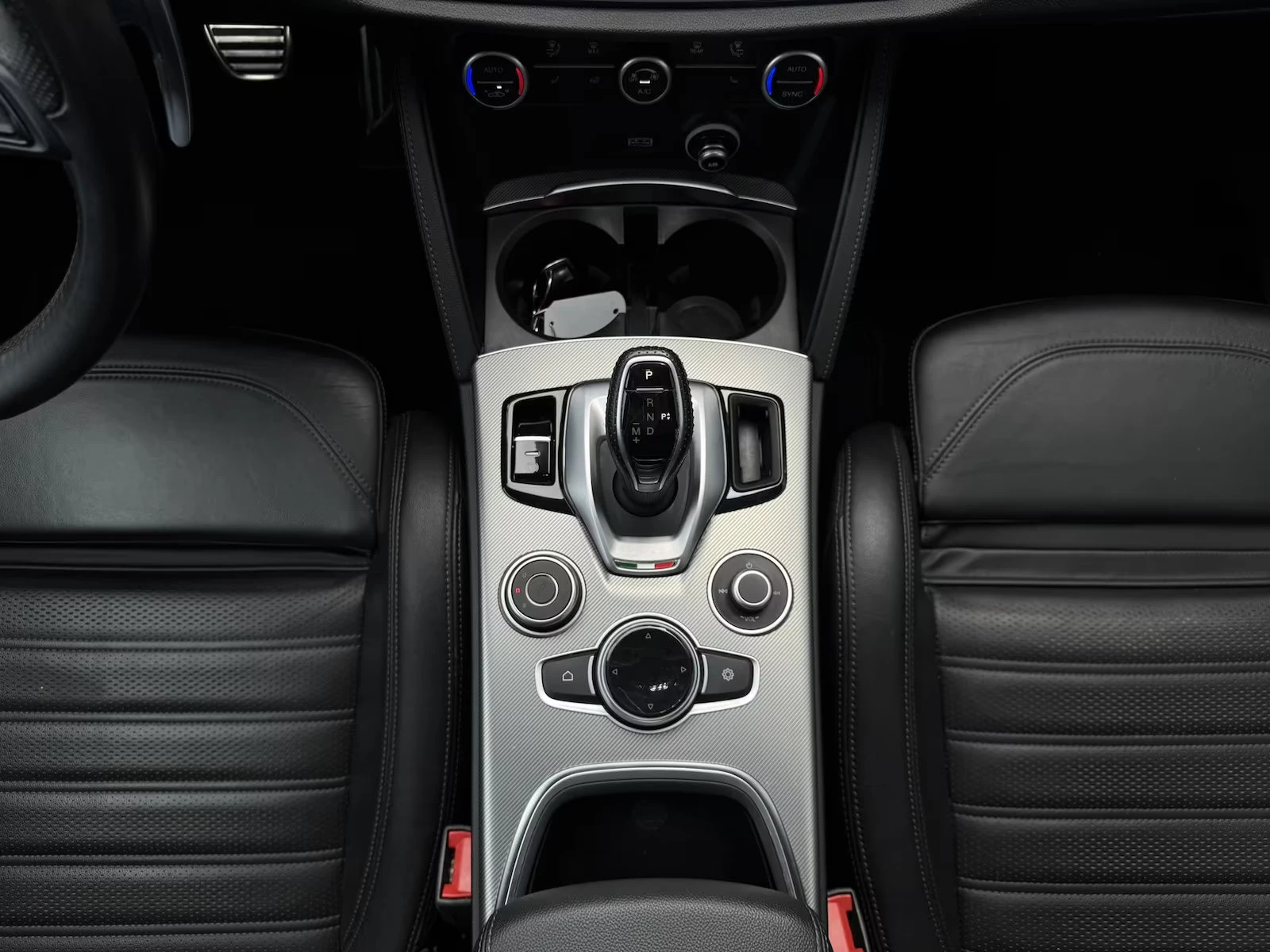 Alfa Romeo Stelvio VELOCE/Q4/280HP/CAM/XENON/ACC/1001v | Mobile.bg � ����������� 15