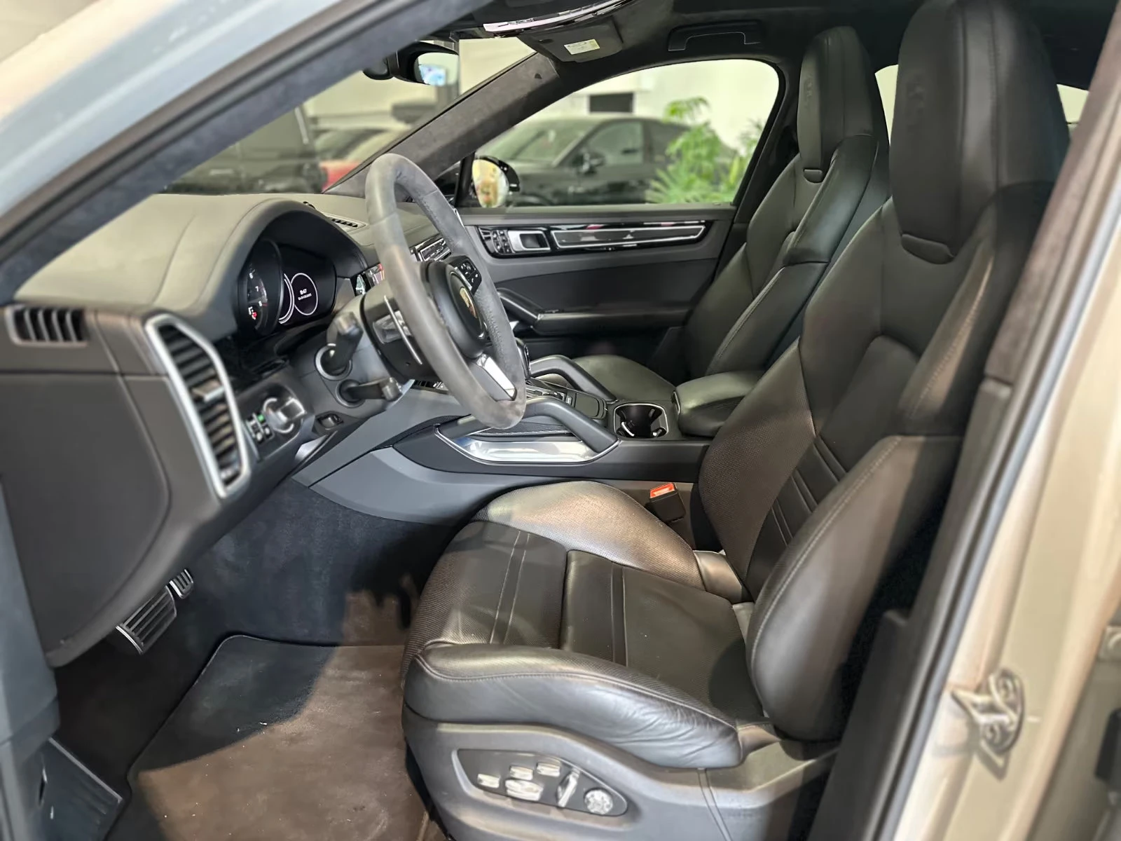 Porsche Cayenne TURBO/549HP/COUPE/S.CLOSE/PANO/BOSE/360/HUD/353q, снимка 6 - Автомобили и джипове - 54702847