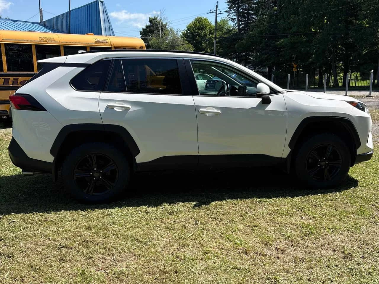 Toyota Rav4 * LE * CARFAX * БЕЗ ПЪРВОНАЧАЛНА ВНОСКА, снимка 3 - Автомобили и джипове - 55414944
