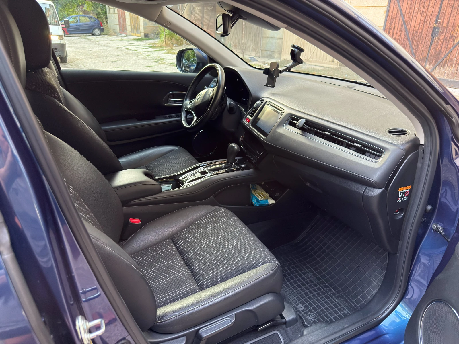 Honda Hr-v 1.5 Автомат, снимка 10 - Автомобили и джипове - 55826277