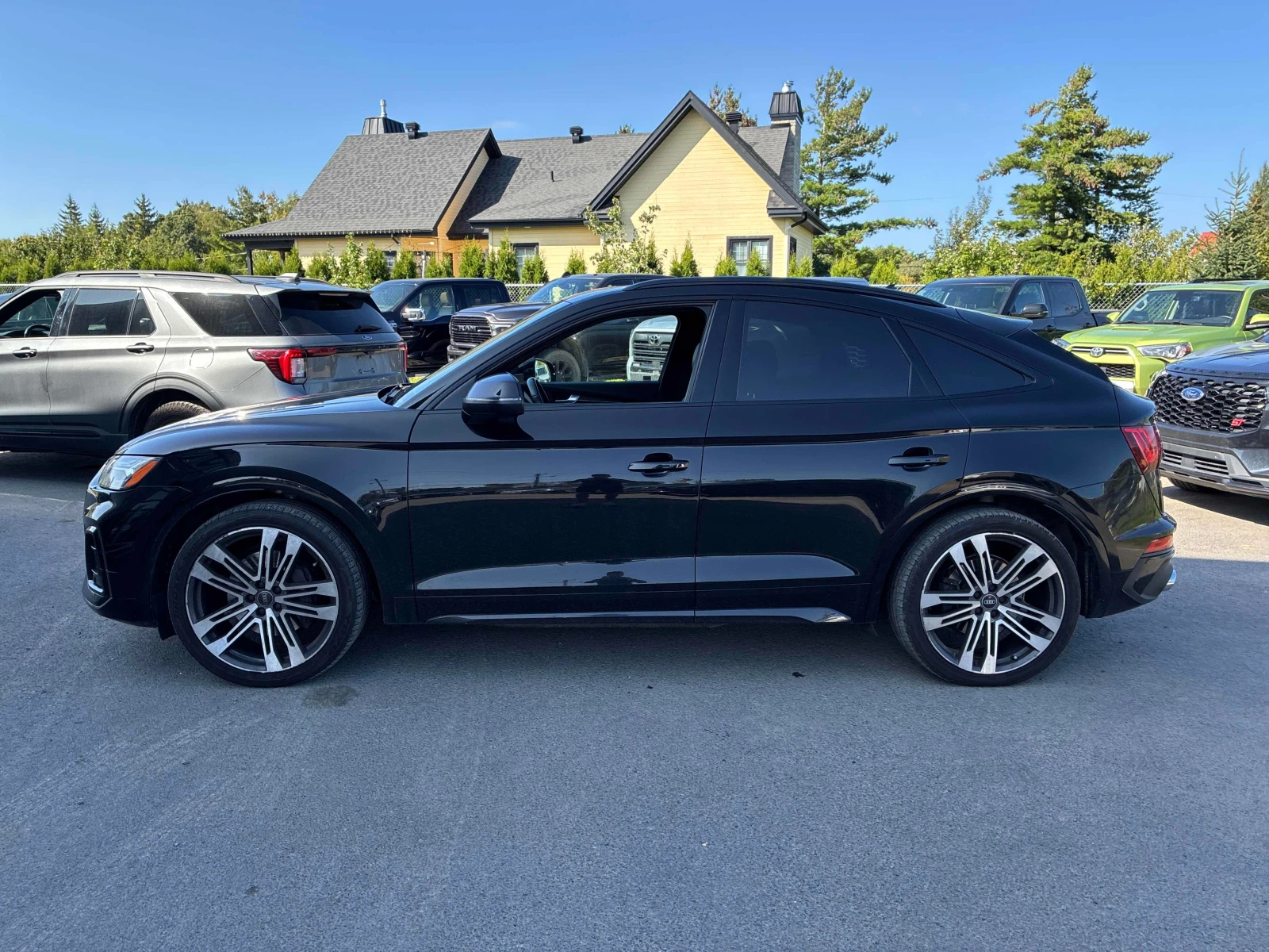 Audi SQ5 Progressiv | CARFAX | БЕЗ ИНЦИДЕНТИ, снимка 3 - Автомобили и джипове - 56039865