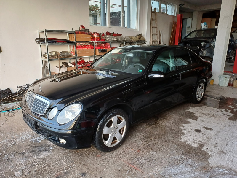 Mercedes-Benz E 220, снимка 1 - Автомобили и джипове - 45985371