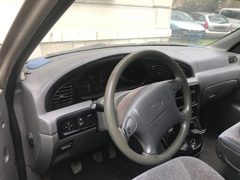 Kia Carnival, снимка 3 - Автомобили и джипове - 46282026