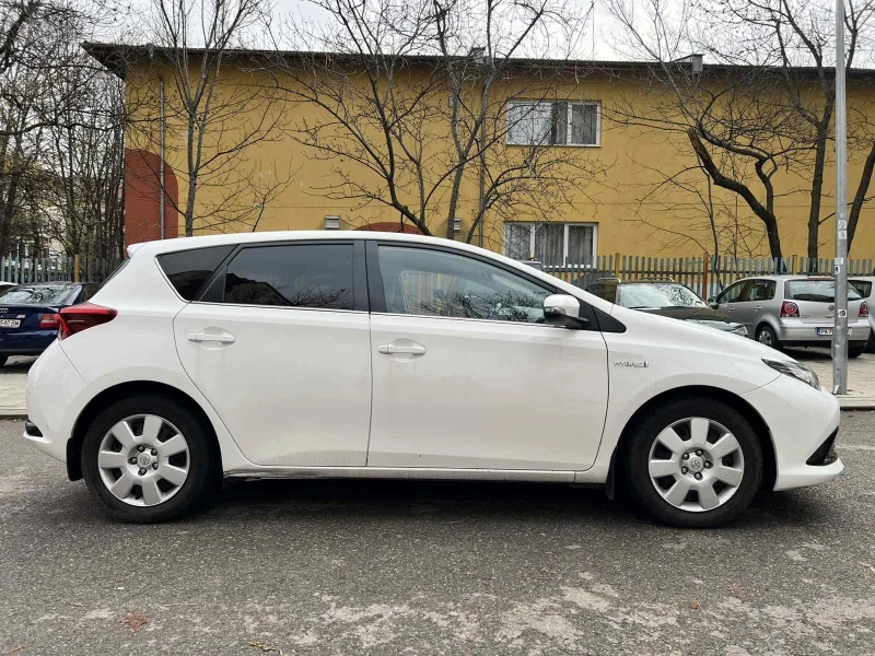 Toyota Auris, снимка 3 - Автомобили и джипове - 48224057