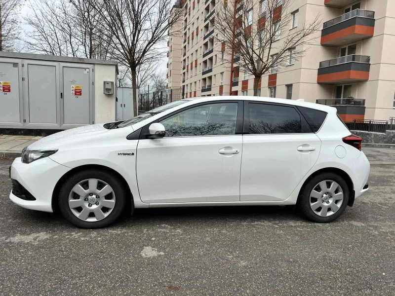 Toyota Auris, снимка 4 - Автомобили и джипове - 48224057