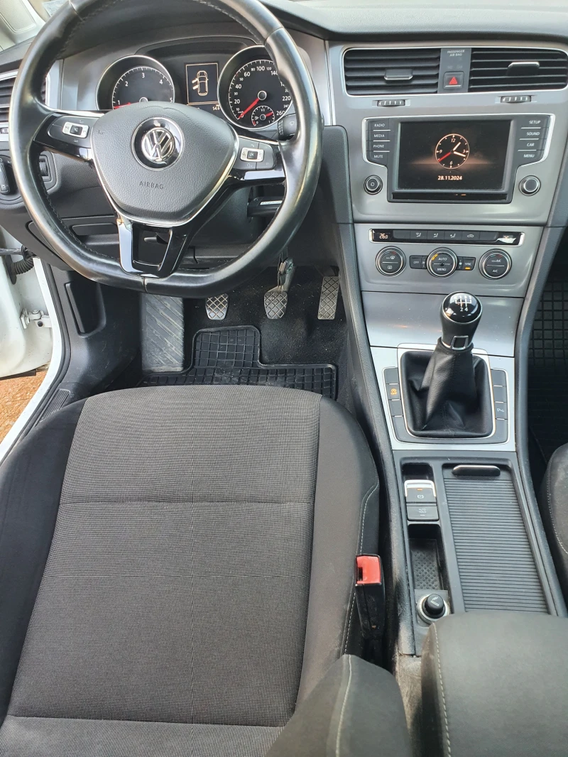 VW Golf 1.6 TDI, снимка 6 - Автомобили и джипове - 48848797