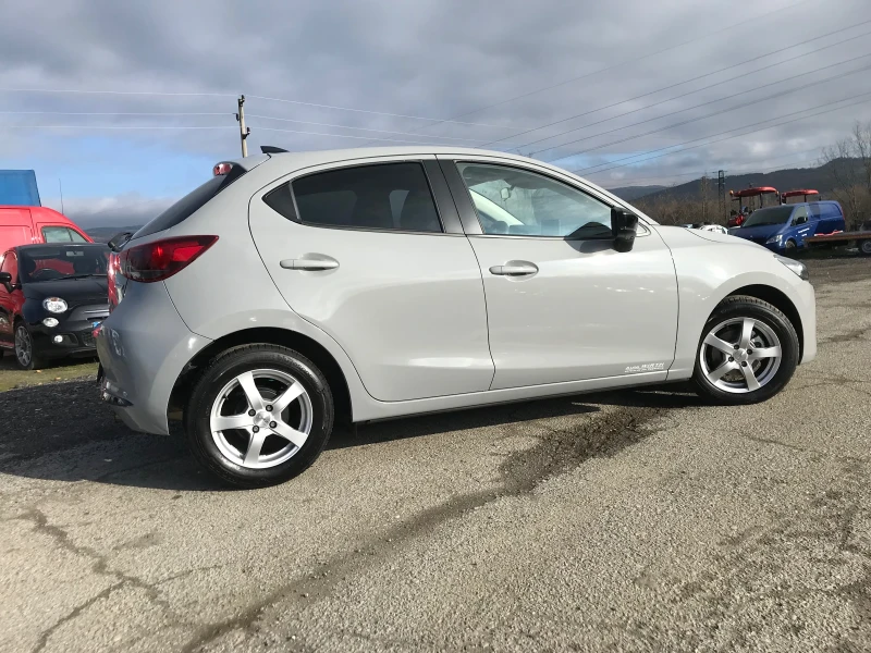 Mazda 2 1.5I 2024g, снимка 13 - Автомобили и джипове - 52726104