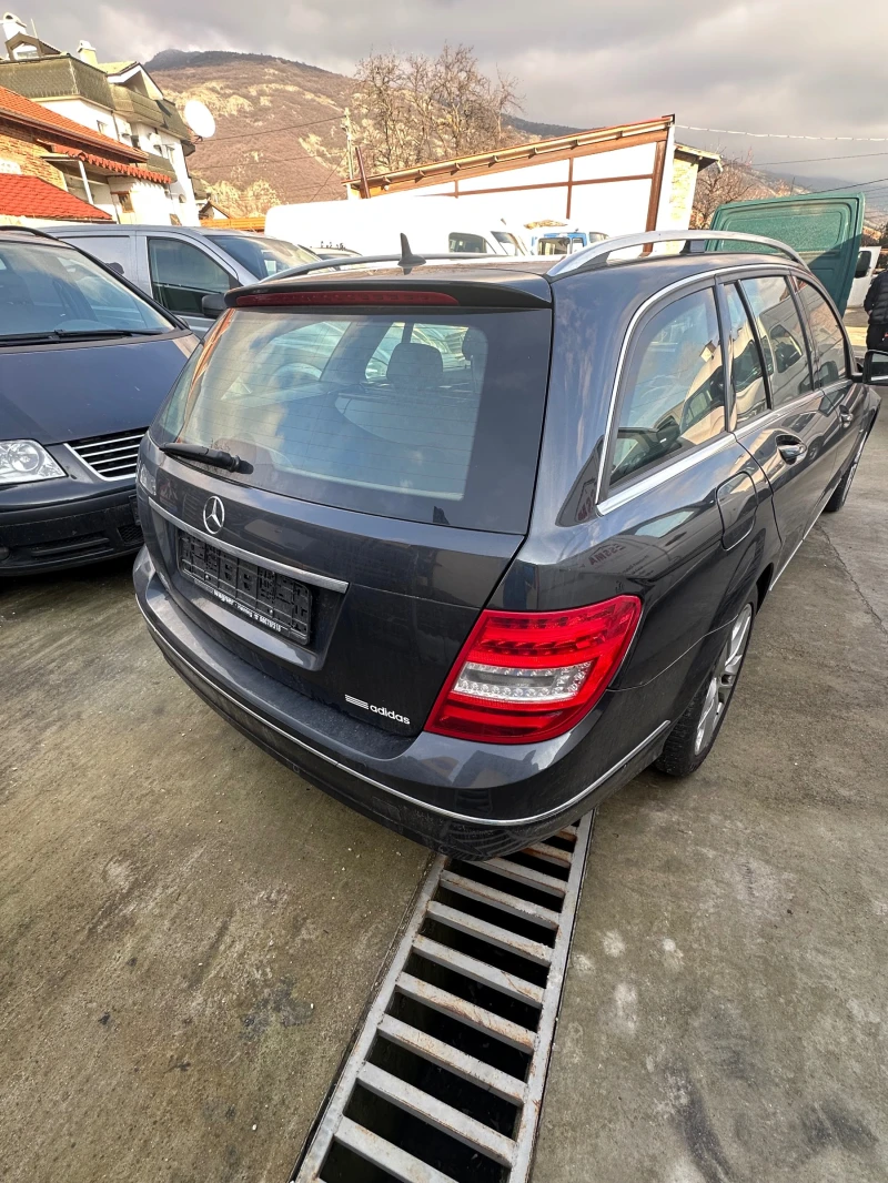 Mercedes-Benz C 220 2.2CDI, снимка 5 - Автомобили и джипове - 52837285