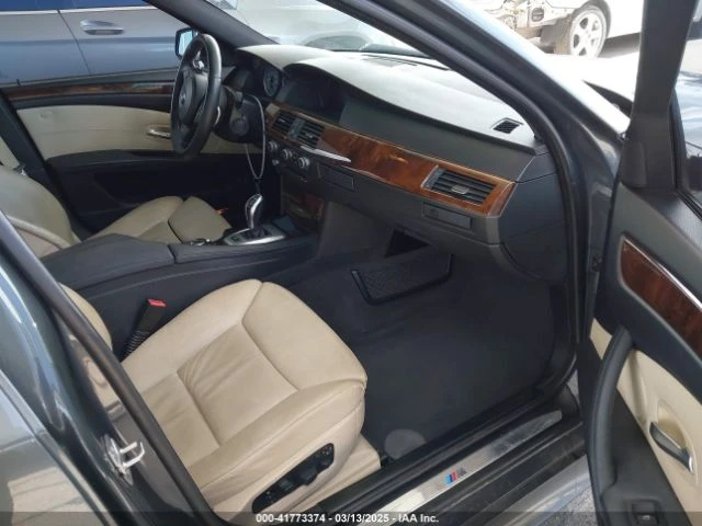 BMW 535 * N54 * 6ZF (CARFAX) * АвтоКредит, снимка 5 - Автомобили и джипове - 49599762