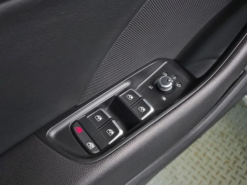 Audi A3 2.0L 40 TFSI 8V / CARFAX, снимка 15 - Автомобили и джипове - 55509872