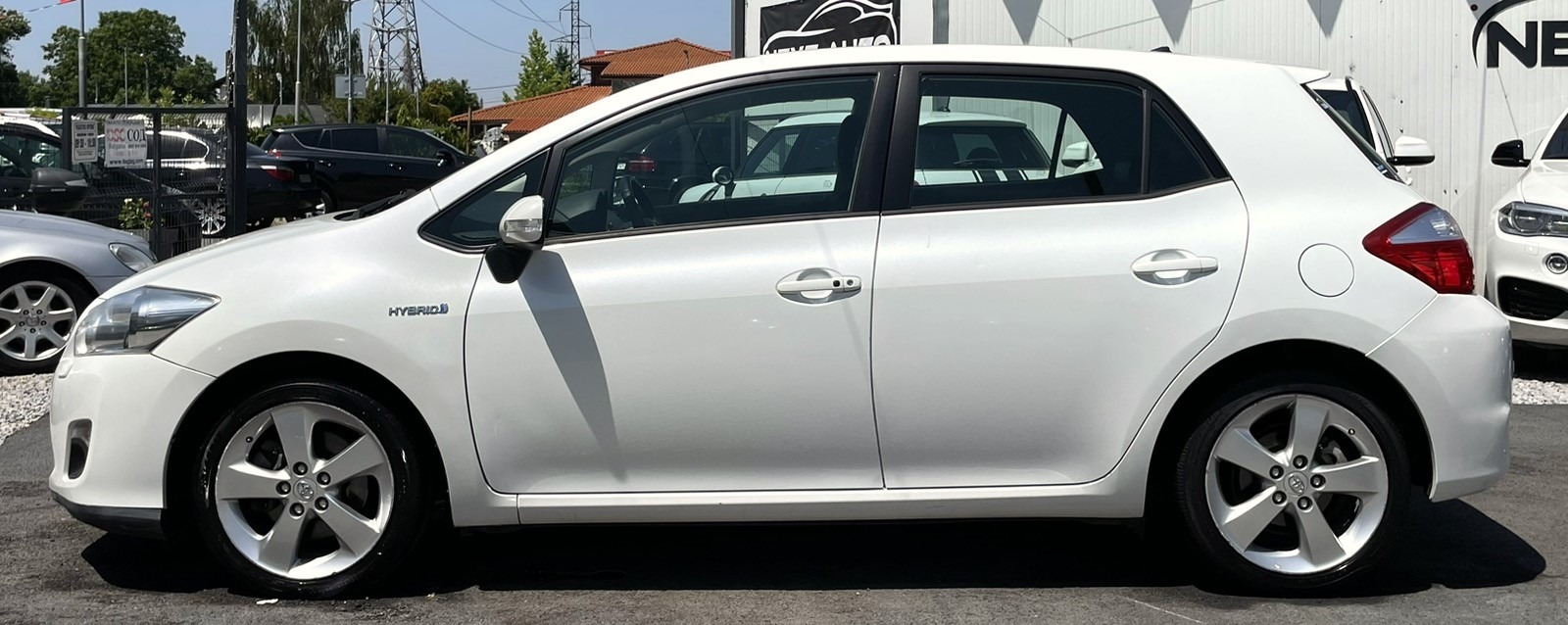 Toyota Auris HYBRID 1.8 99HP - изображение 8