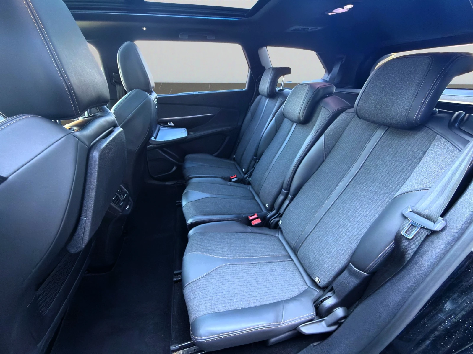 Peugeot 5008 GT LINE 1.5 BlueHDI 130 ЕАТ8 Гаранция до 03.2027 г, снимка 12 - Автомобили и джипове - 53735558