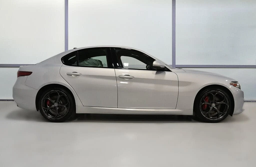 Alfa Romeo Giulia Ti Sport * АвтоКредит * (ЦЕНА ДО БГ), снимка 5 - Автомобили и джипове - 53866551