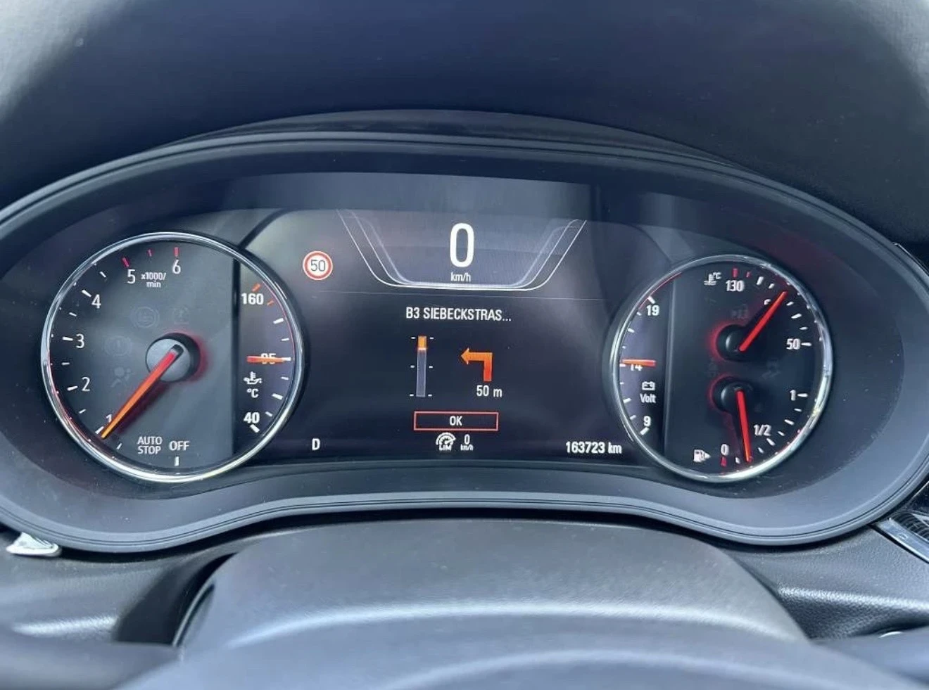 Opel Insignia Grand Sport 1.6 Turbo Limousine , снимка 11 - Автомобили и джипове - 54180185