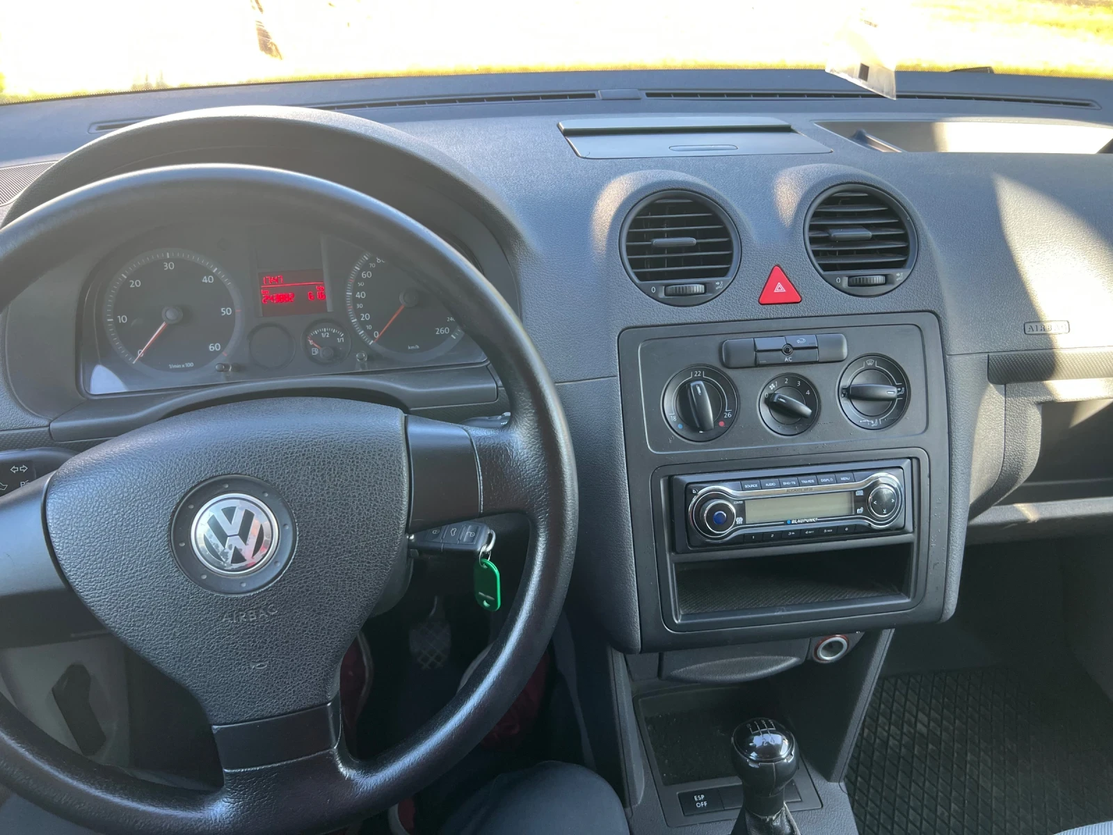 VW Caddy 1.9TDI 105kc.Клима, снимка 4 - Автомобили и джипове - 54334835