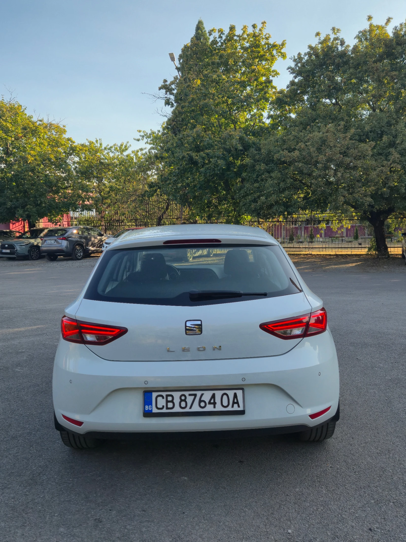 Seat Leon 1.2 TFSI DSG, снимка 4 - Автомобили и джипове - 56015721