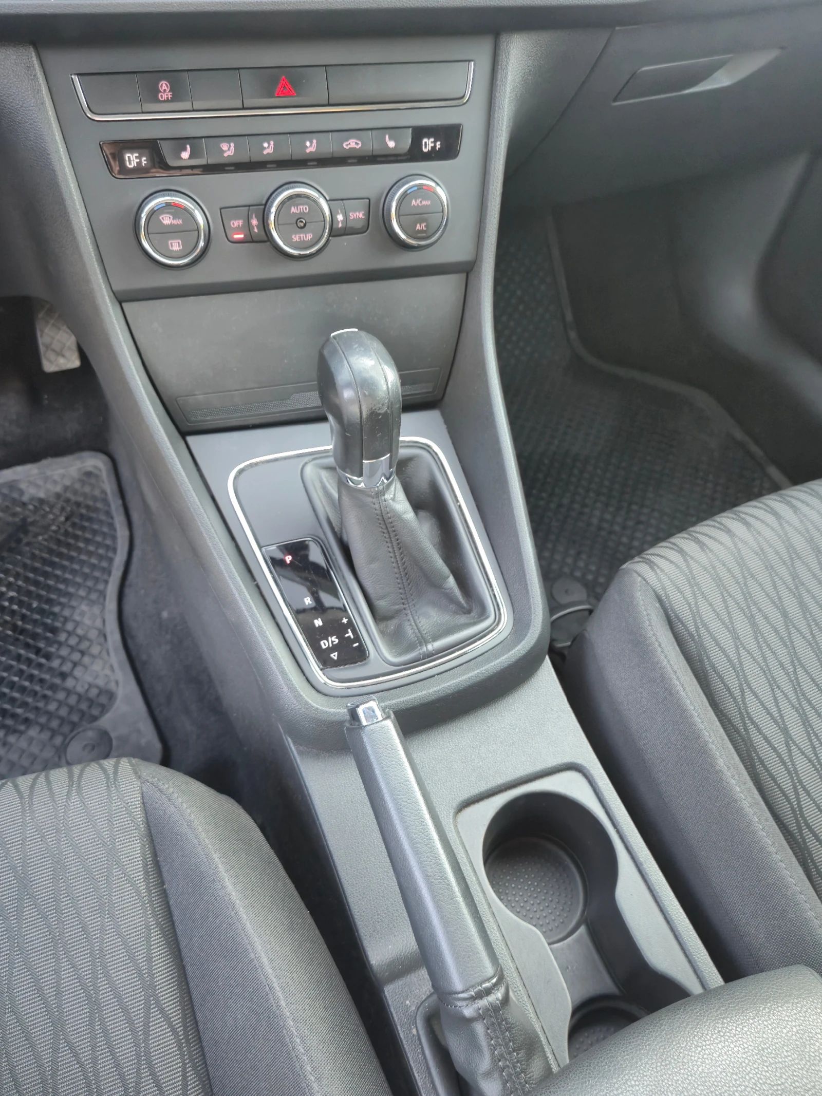 Seat Leon 1.2 TFSI DSG, снимка 9 - Автомобили и джипове - 56015721