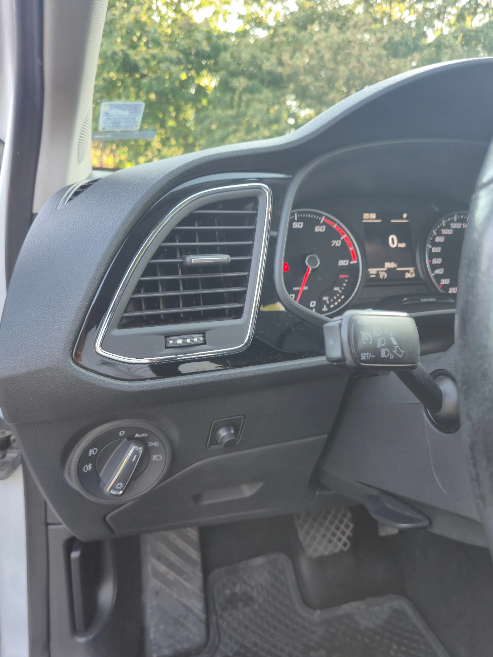 Seat Leon 1.2 TFSI DSG, снимка 10 - Автомобили и джипове - 56015721