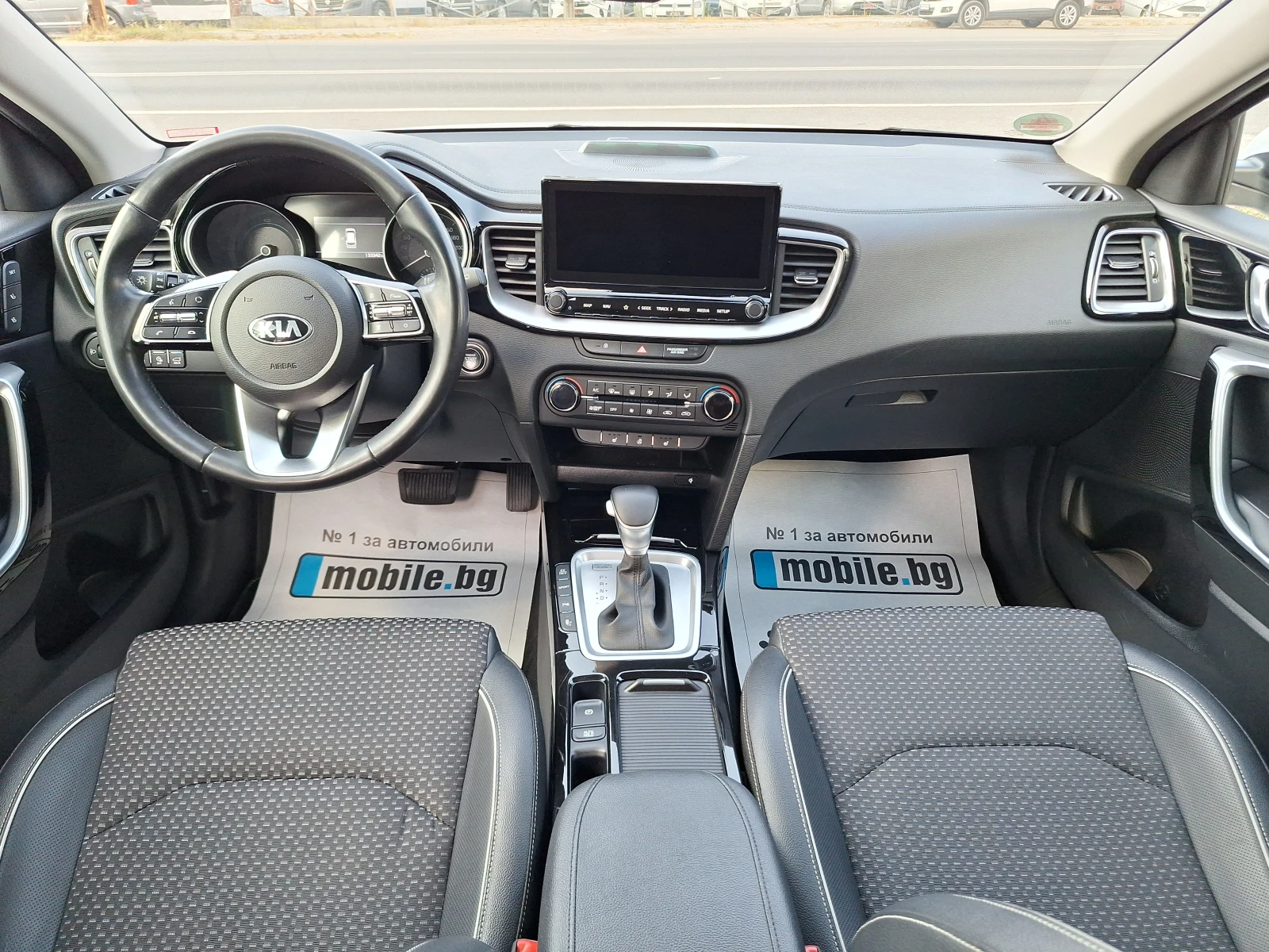 Kia Ceed 1.6 Plug-in Hybrid Koja Navi Kamera Full!, снимка 11 - Автомобили и джипове - 56023403