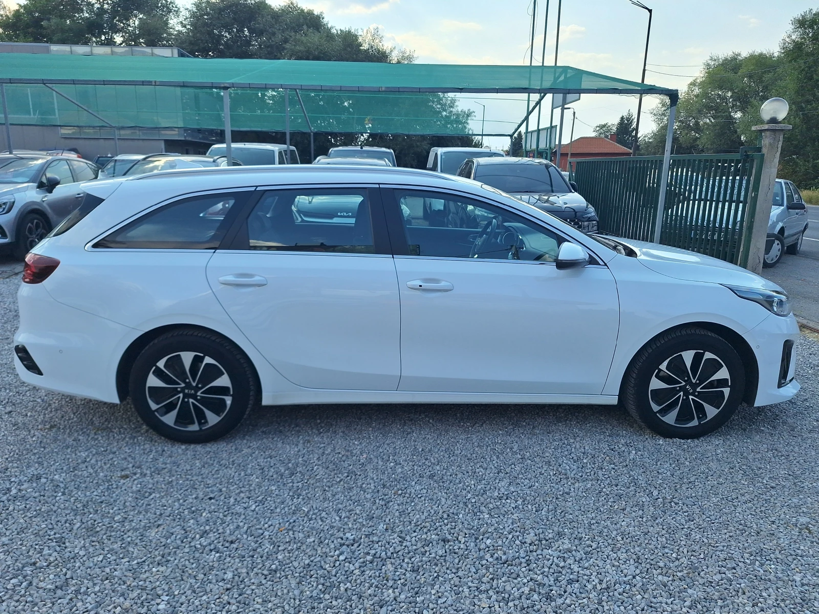 Kia Ceed 1.6 Plug-in Hybrid Koja Navi Kamera Full!, снимка 2 - Автомобили и джипове - 56023403