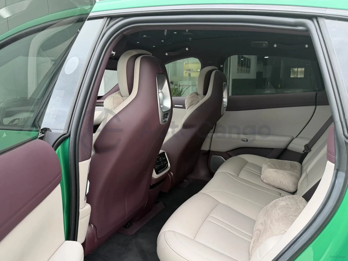Xiaomi YU7 * Ambient* Keyless* Navi* HeadUp, снимка 4 - Автомобили и джипове - 56061542