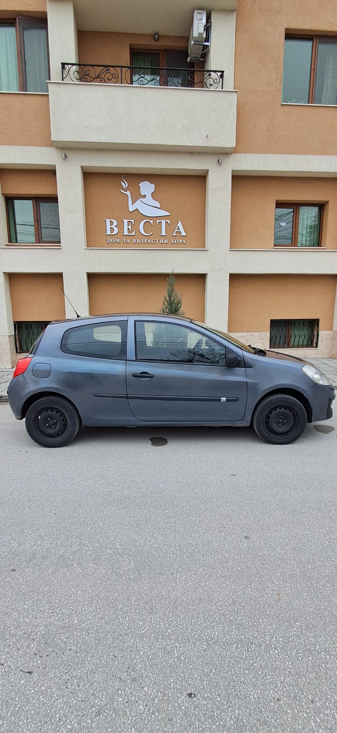 Renault Clio 1.2 75hp, снимка 4 - Автомобили и джипове - 56300651