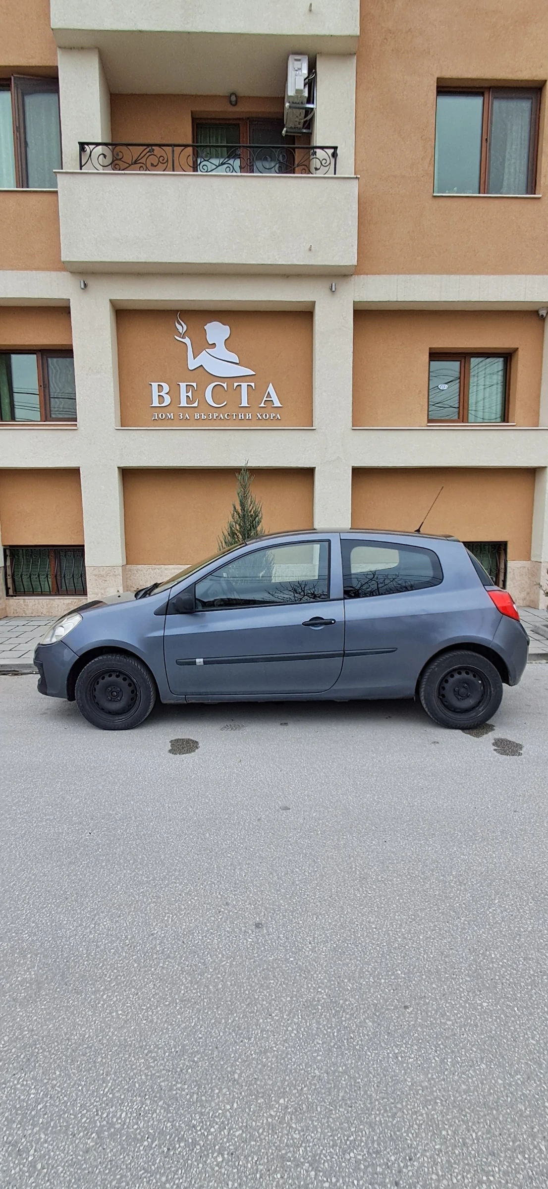 Renault Clio 1.2 75hp, снимка 3 - Автомобили и джипове - 56300651