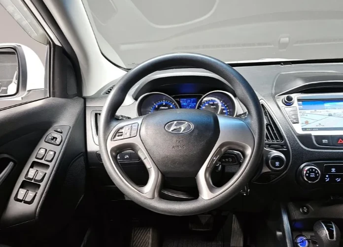 Hyundai Tucson 2.0 4WD, снимка 13 - Автомобили и джипове - 52750941